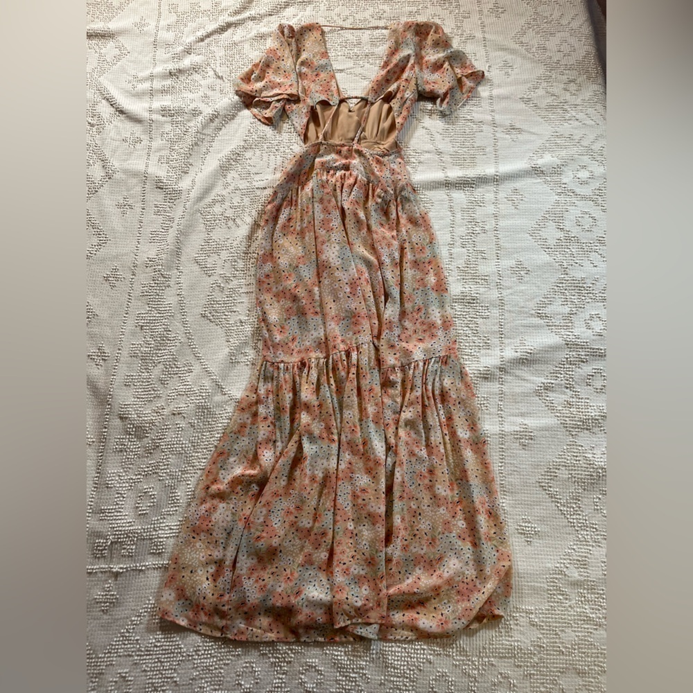 Astr Floral Print Maxi Dress in Peach and Cream - Picture 5 of 6